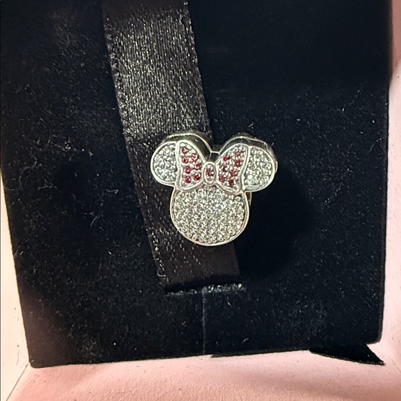 Disney x Pandora Minnie Mouse Pandora charm. GORGEOUS. Brand new. I bout two lol - Picture 4 of 6